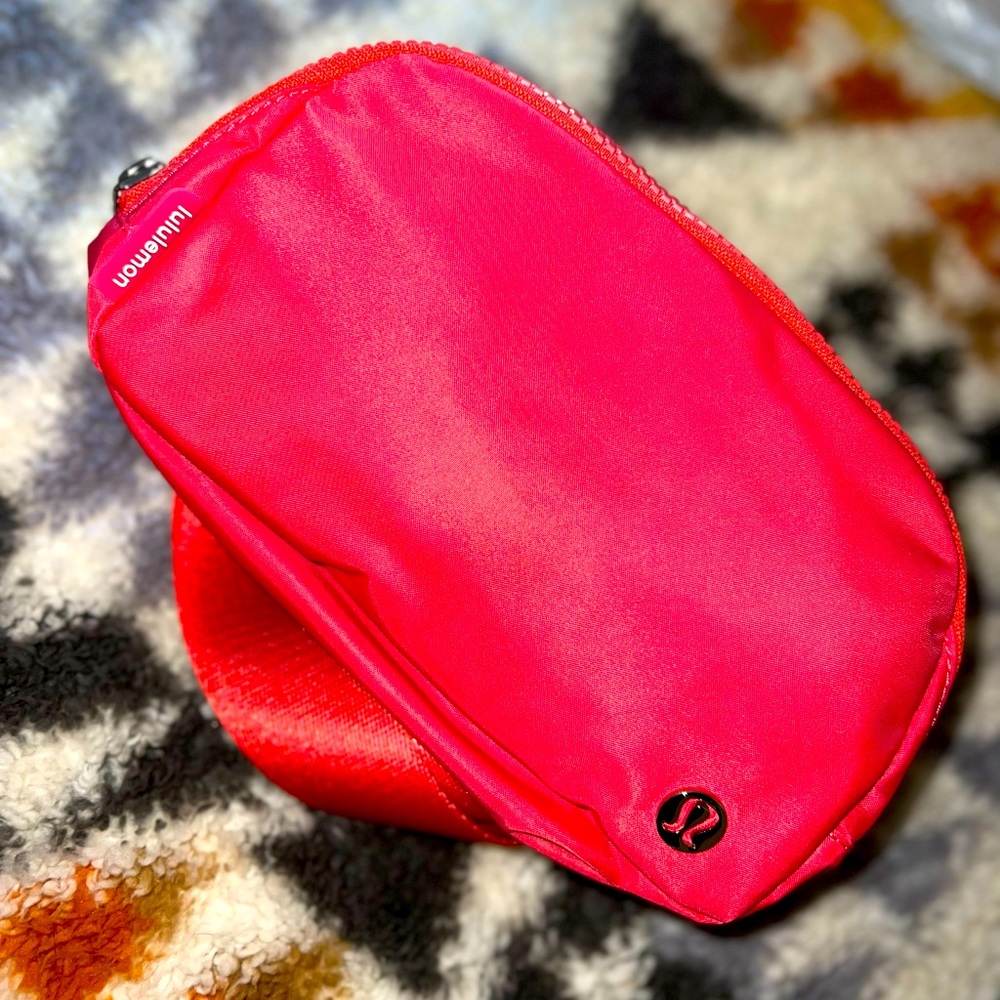 Lululemon Everywhere Belt Bag 1L pale raspberry